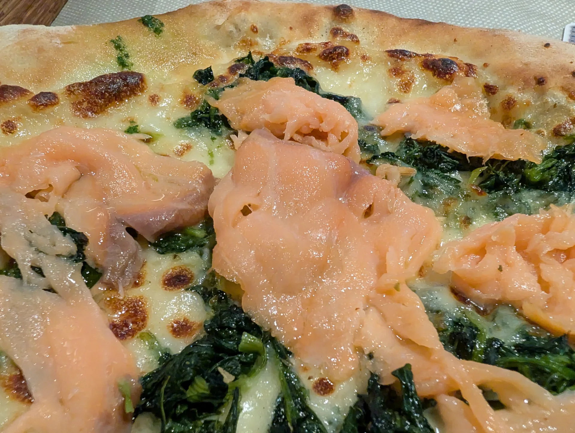 Räucherlachs-Pizza beim Vorabend in Gossensaß