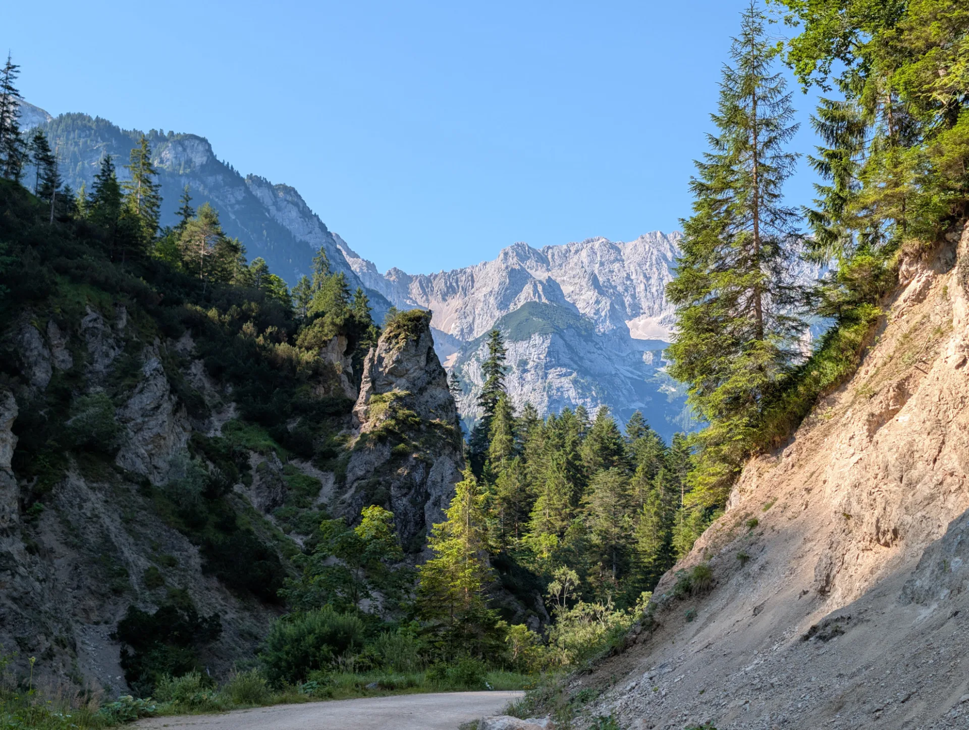 Felsturm am Eingang zum Reintal