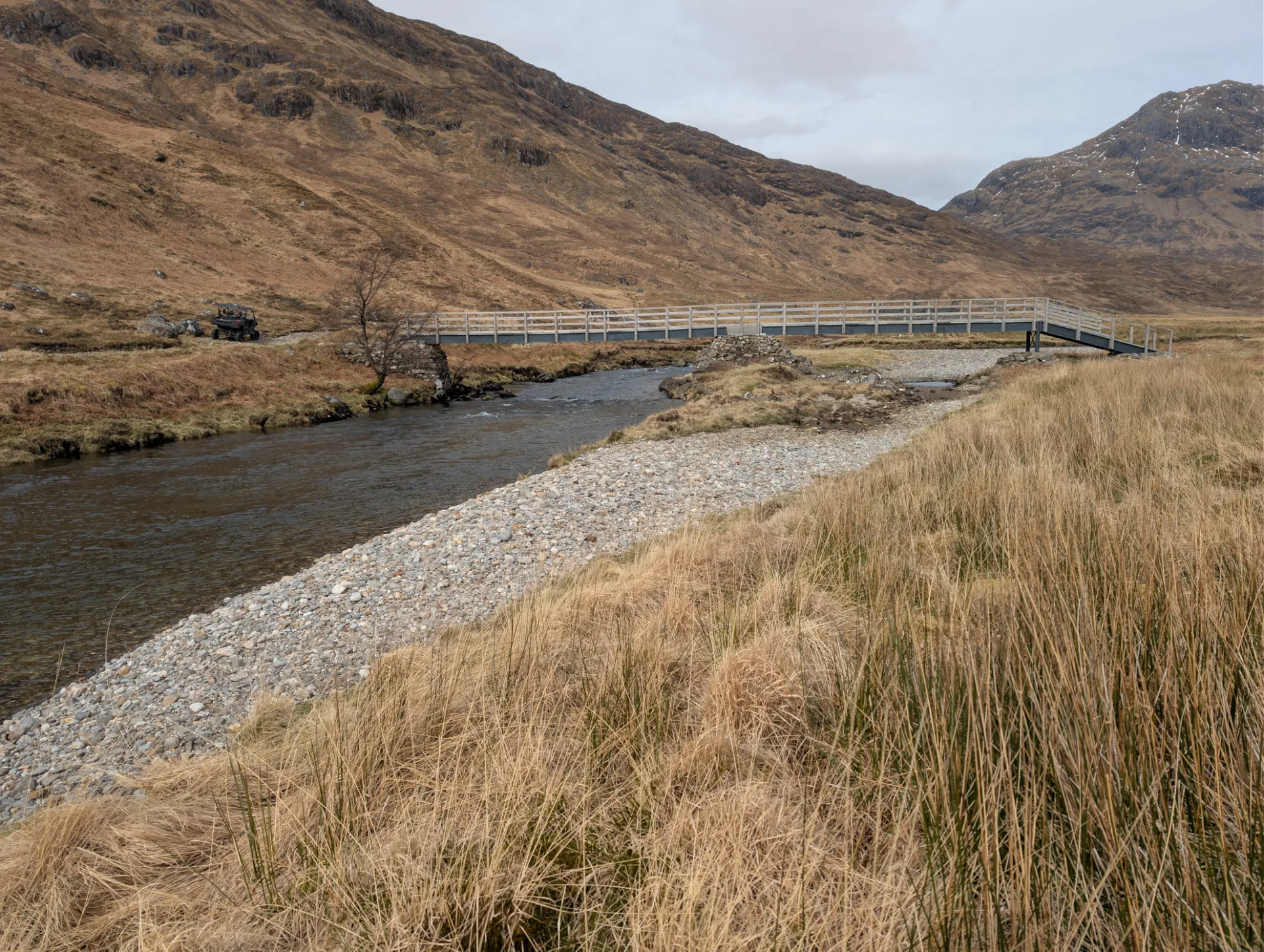 Brücke über den Fluss Carnach