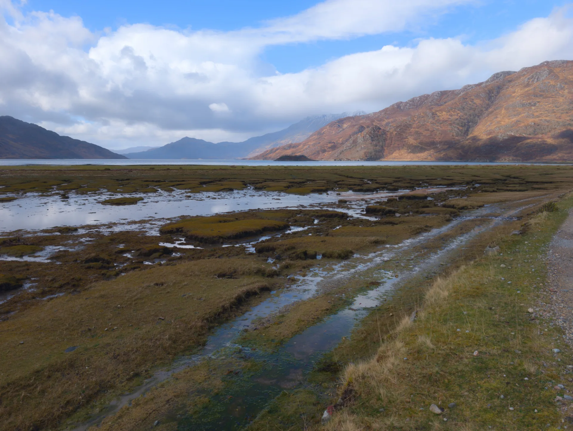 Loch Hourn — Watt im Sonnenlicht