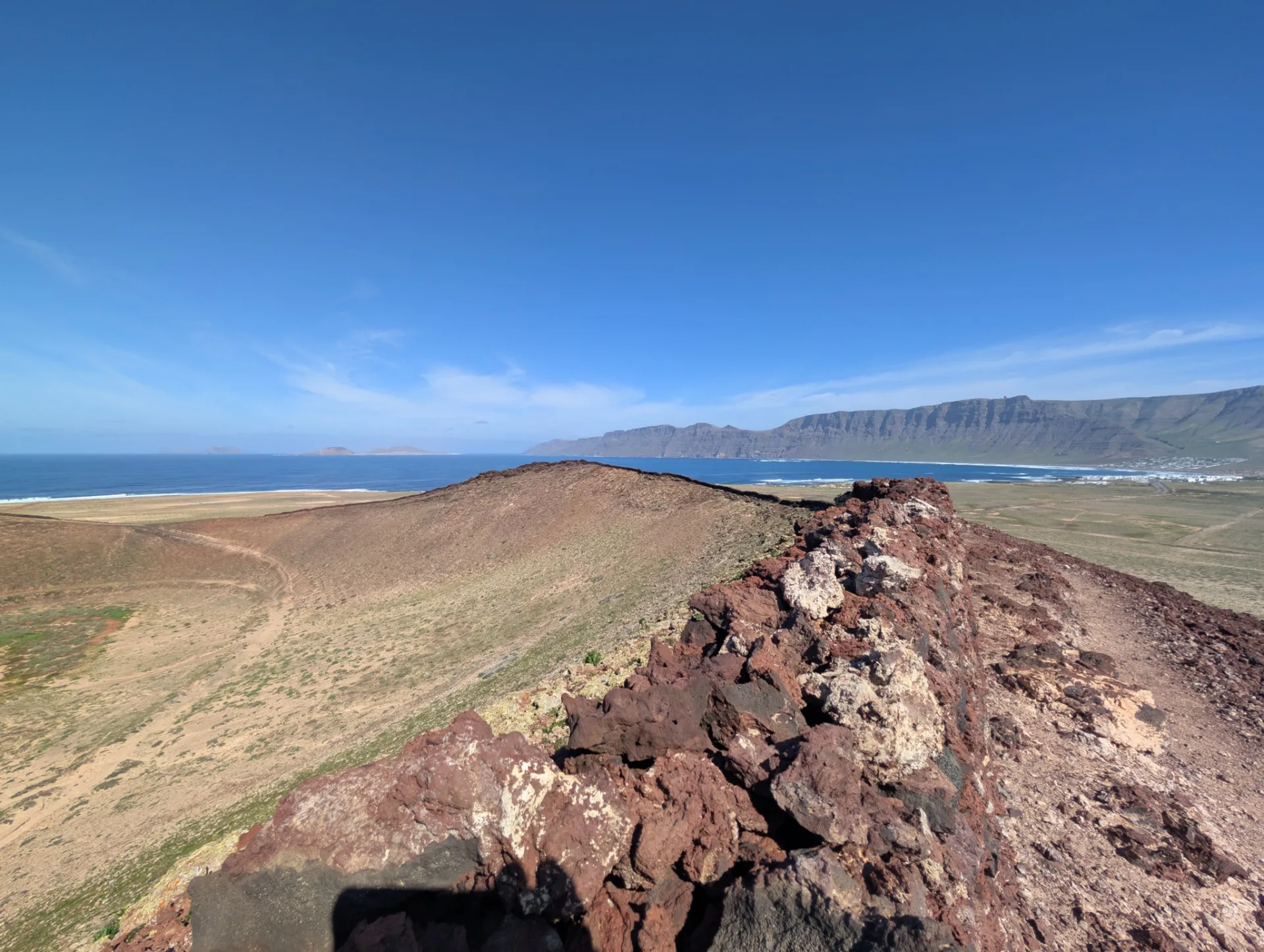 Auf einem Höhenrücken mit weitem Blick – die letzten Kilometer.