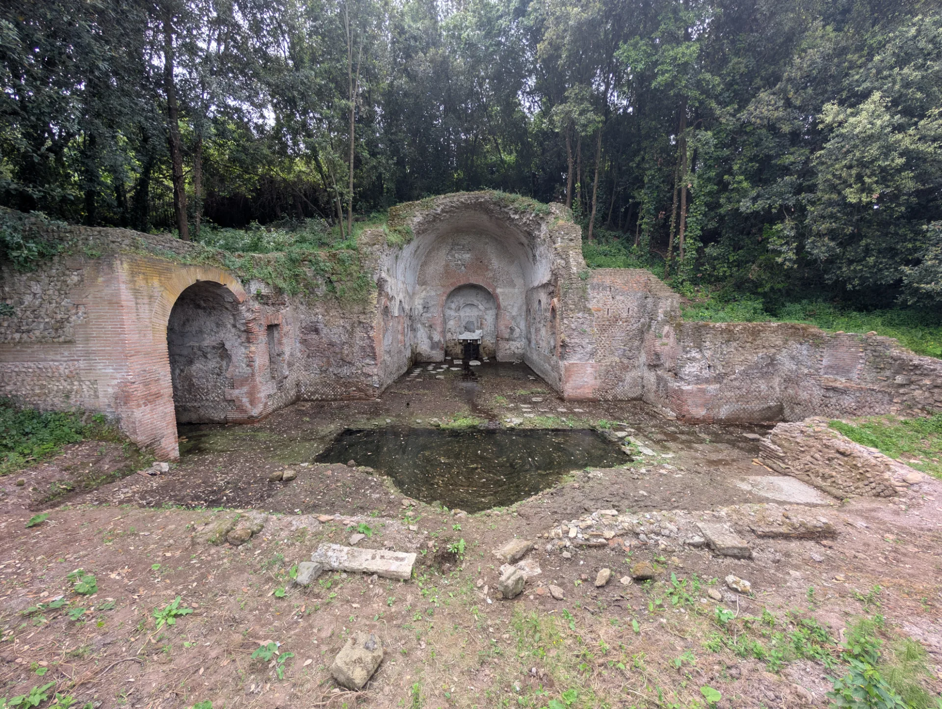 Antikes Mausoleum am Wegesrand der Via Appia
