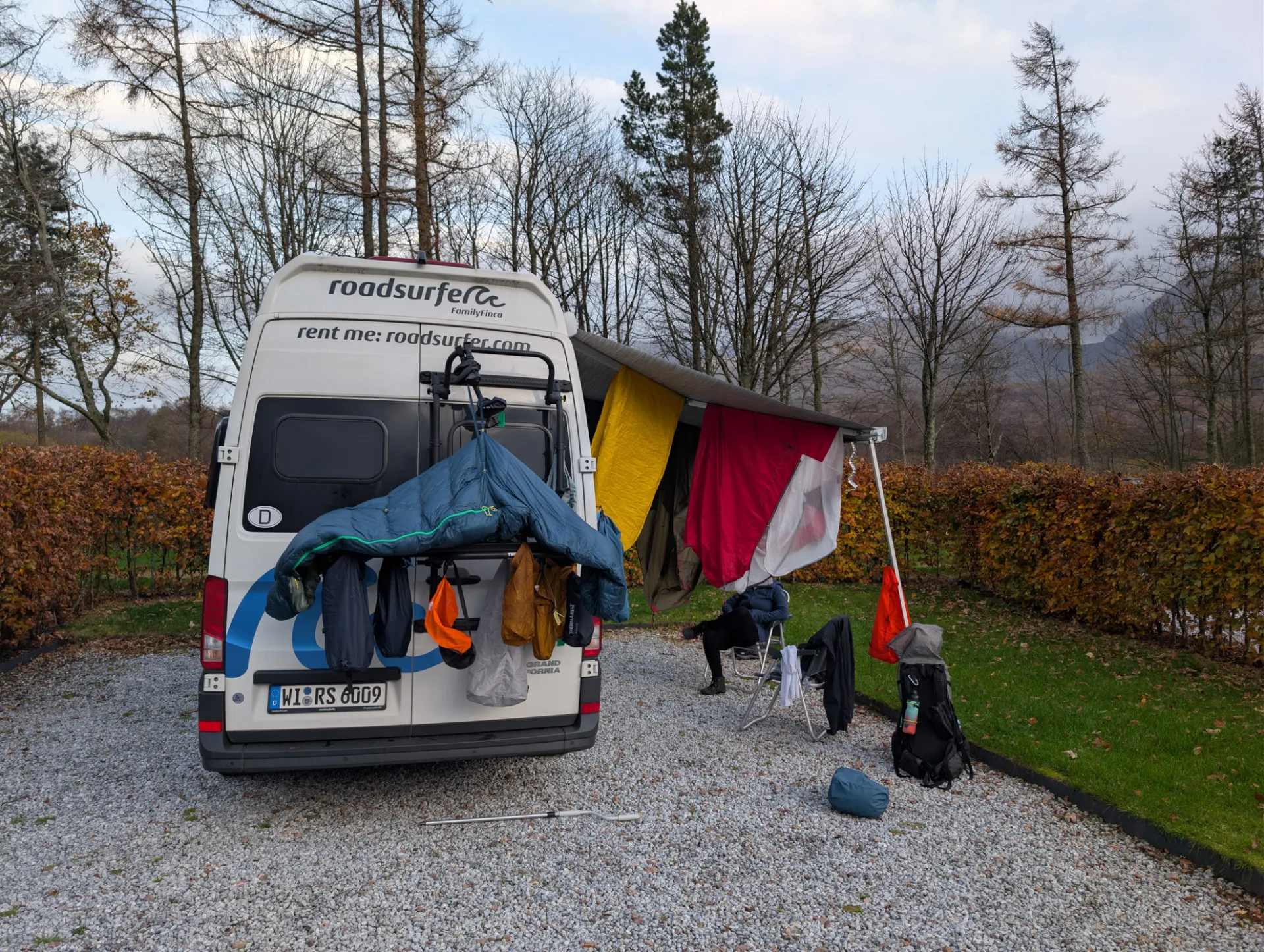 Zurück am Camper, alles Nasse hängt am Markisen-Auszug zum Trocknen