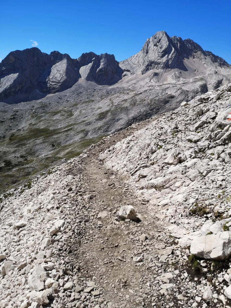 Über Geröll und Schotter zieht der Weg ins Hochkar hinauf.