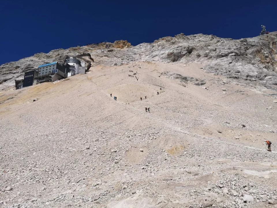 Die letzten Meter über das Platt hinauf zur Station Sonn-Alpin.